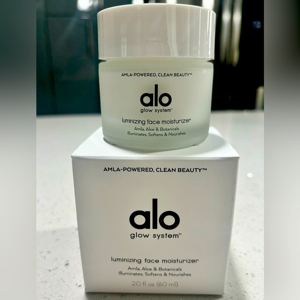 Alo Yoga - Glow System Luminizing Face Moisturizer, Full Size (2oz/60ml) - NEW!